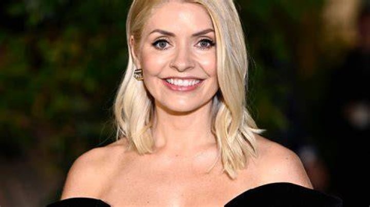 Holly Willoughby wears a chic checked overcoat for starstudded Frozen