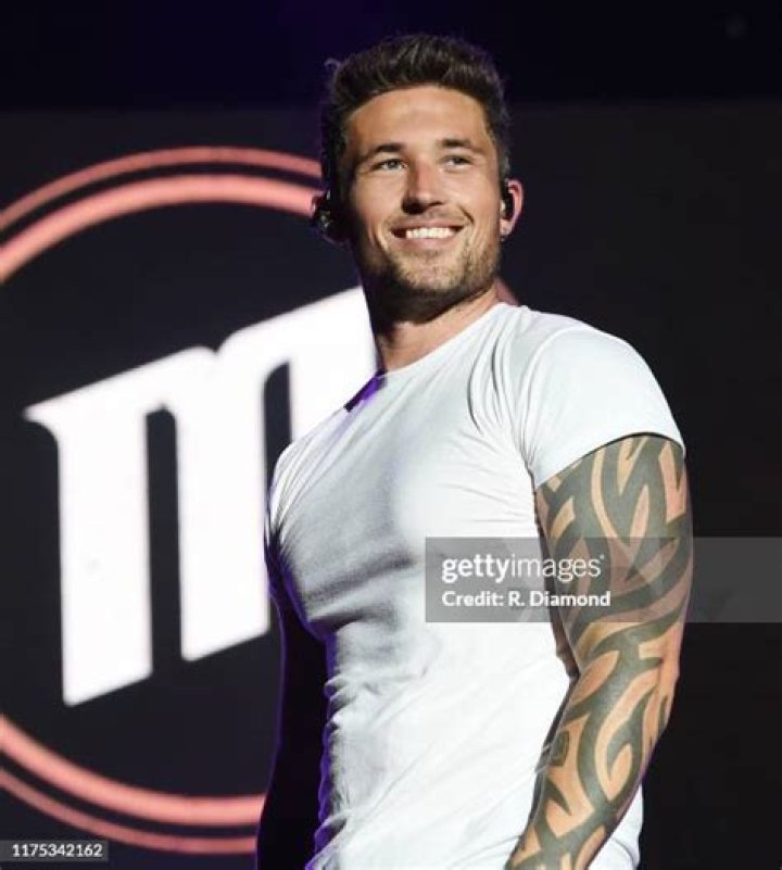Michael Ray Bio, Singer, Net Worth, Married, Wife, Divorce, Split