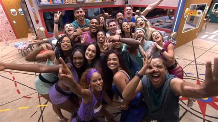 Quem ganhou 'Survivor' 45? O que saber sobre Dee Valladares PEJAKOMUNA