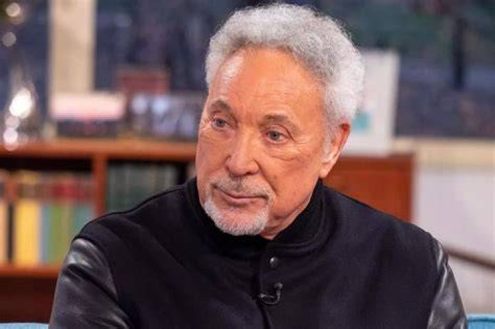 Tom Jones Blamed Himself for Wife’s Passing — He Says She Was