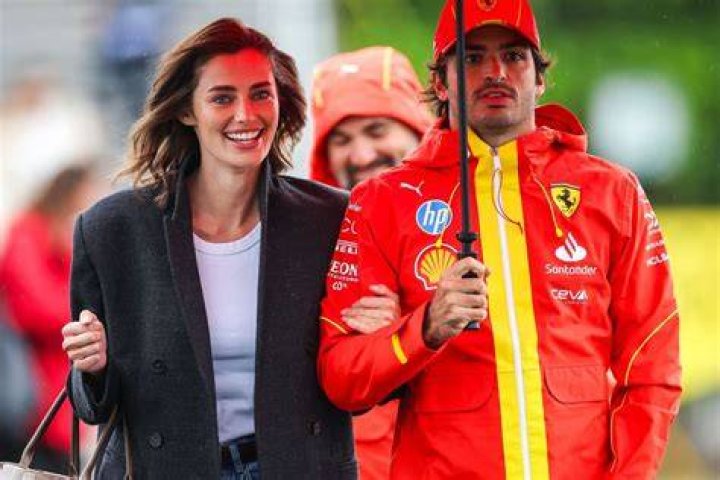 Unlock The Secrets: Carlos Sainz's Girlfriend Revealed