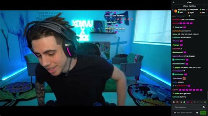 Watch Kick streamer Konvy tricked into watching his aunt and OnlyFans